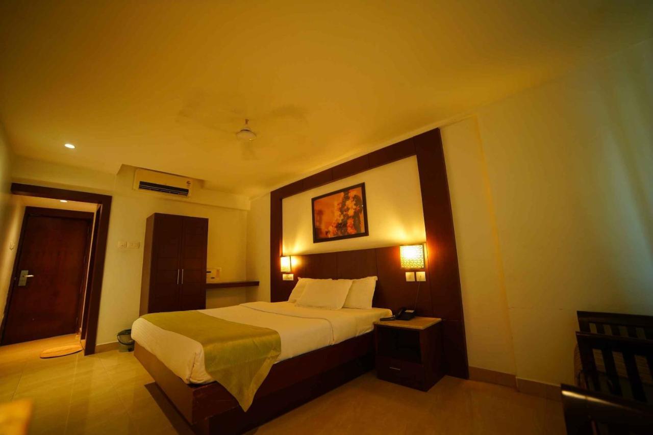 Lalitha Inn Guruvāyūr Buitenkant foto